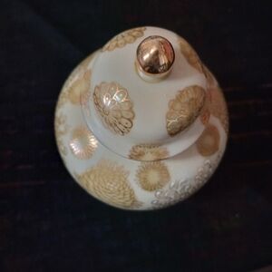 Andrea by Sadek beautiful golden vase, numbered